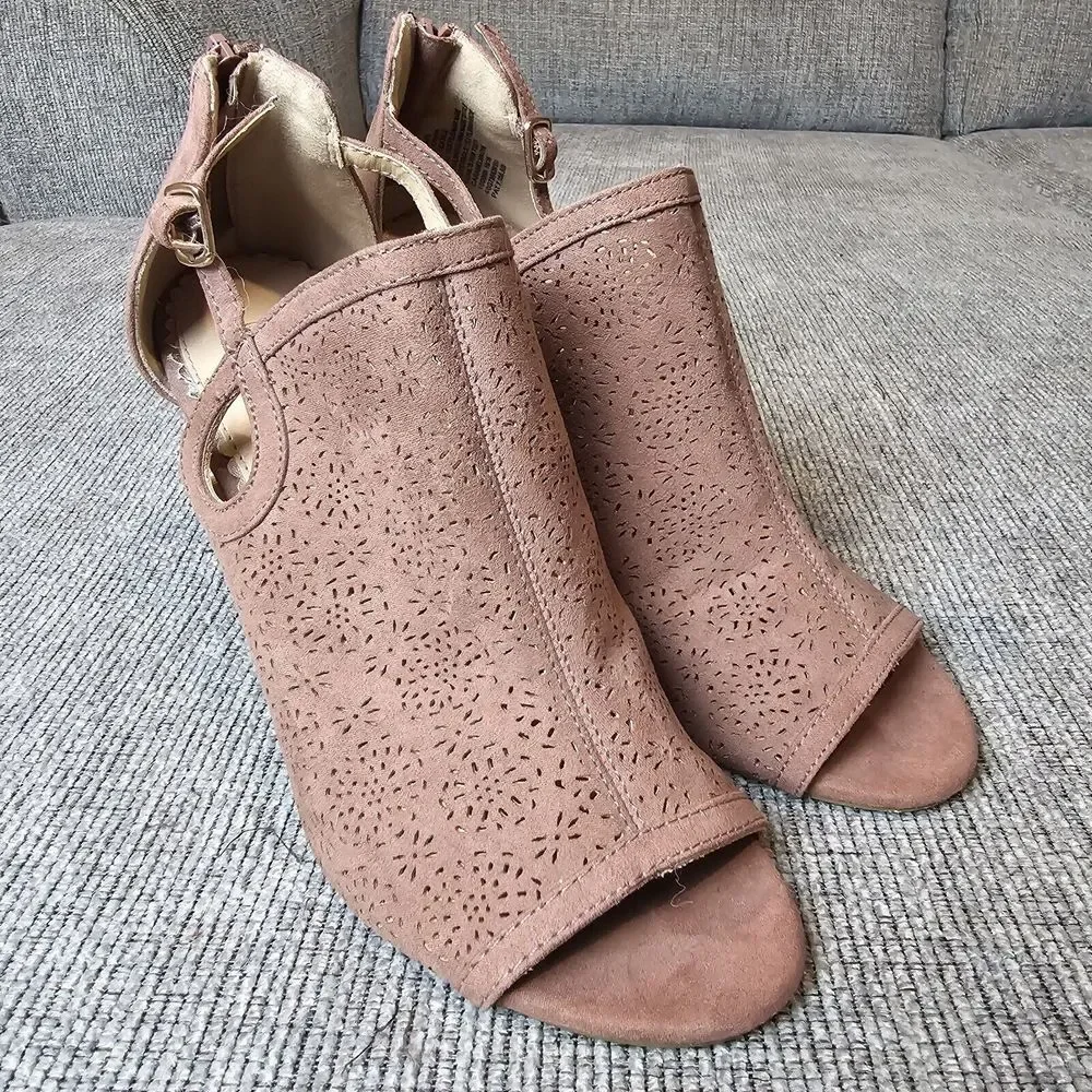 Lauren Conrad Pierced Faux Suede Leather Sandal Open Toed Heels Women's Size 8.5
